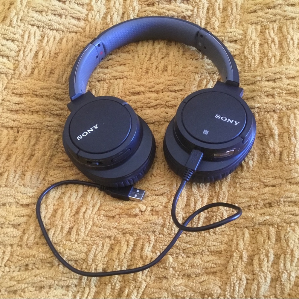 Sony Black Over-Ear Wireless Headphones - Model MDR-ZX770BT